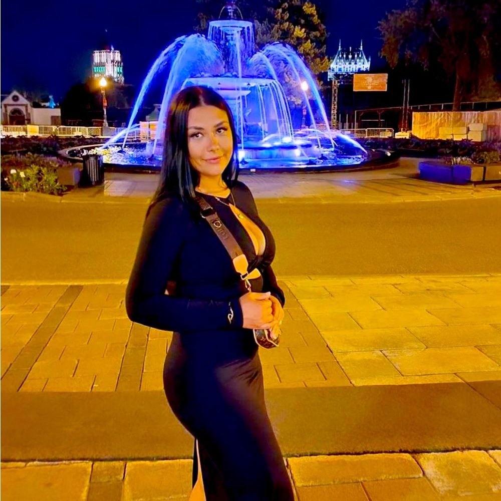 Meet your Posher, Adriana